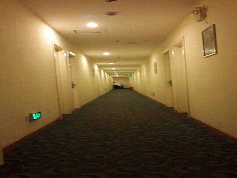 Xuhui 7 Days Inn Shanghai Xujiahui Caobao Road Subway Station Branch מראה חיצוני תמונה